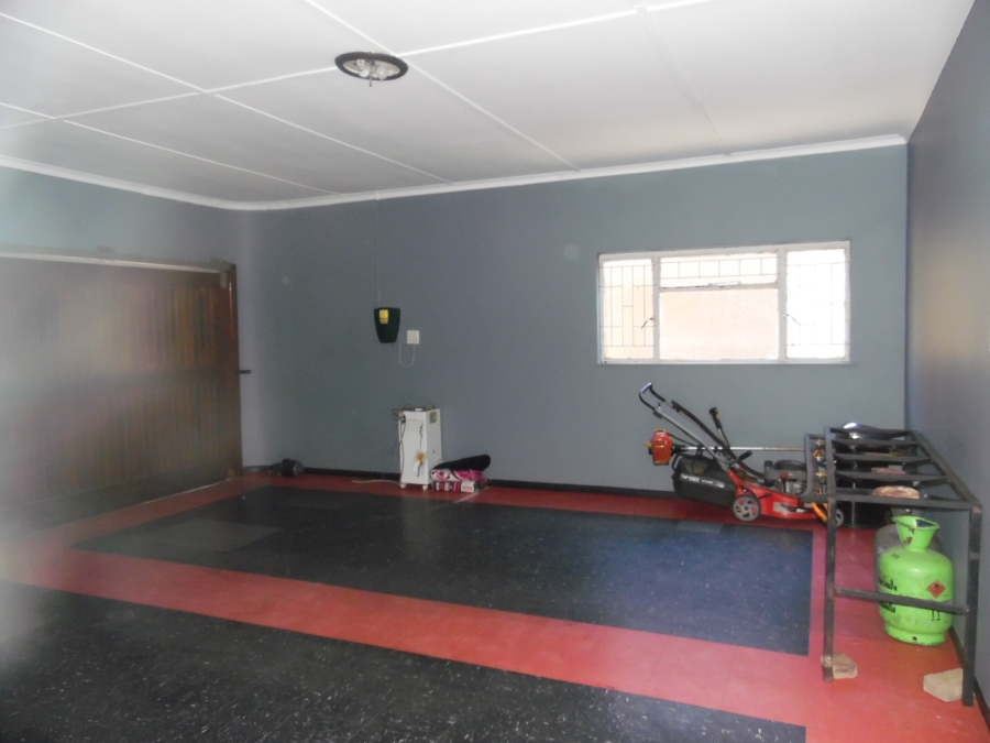 5 Bedroom Property for Sale in Jim Fouchepark Free State